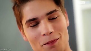 BIG COCK TOP CAUSES BOTTOM TO CUM HANDS FREE