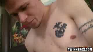 Sam baise Damien et Dillon