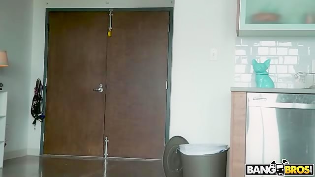 Freddie scares the Leone