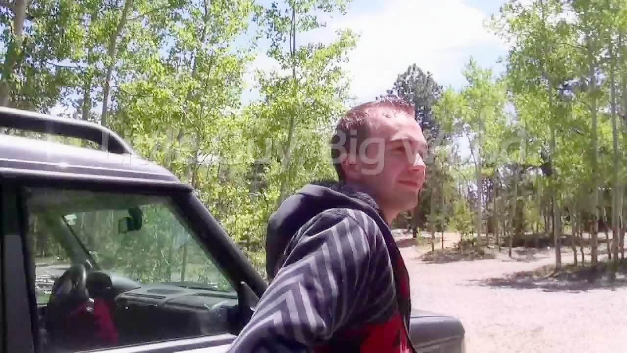 White dude gets sucked off