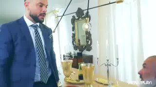 Sir Peter baise Adam