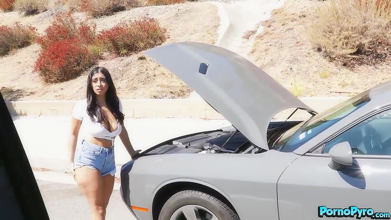 Violet Myers Car Breaks Down Black Dudes Then Bang Her Up