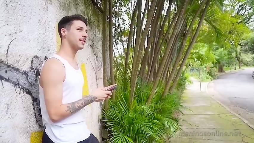 Policeguards in latin threesome