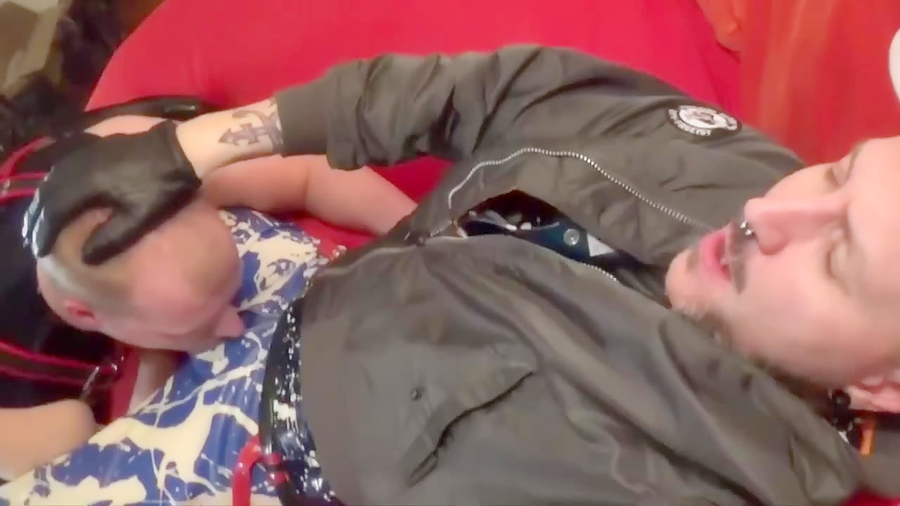 Redhead sucks Skinhead