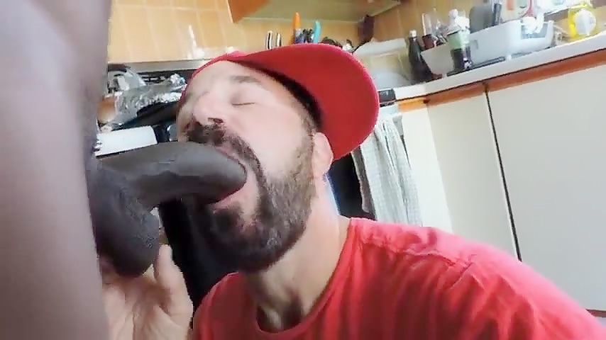 White Guy sucks Naked BBC