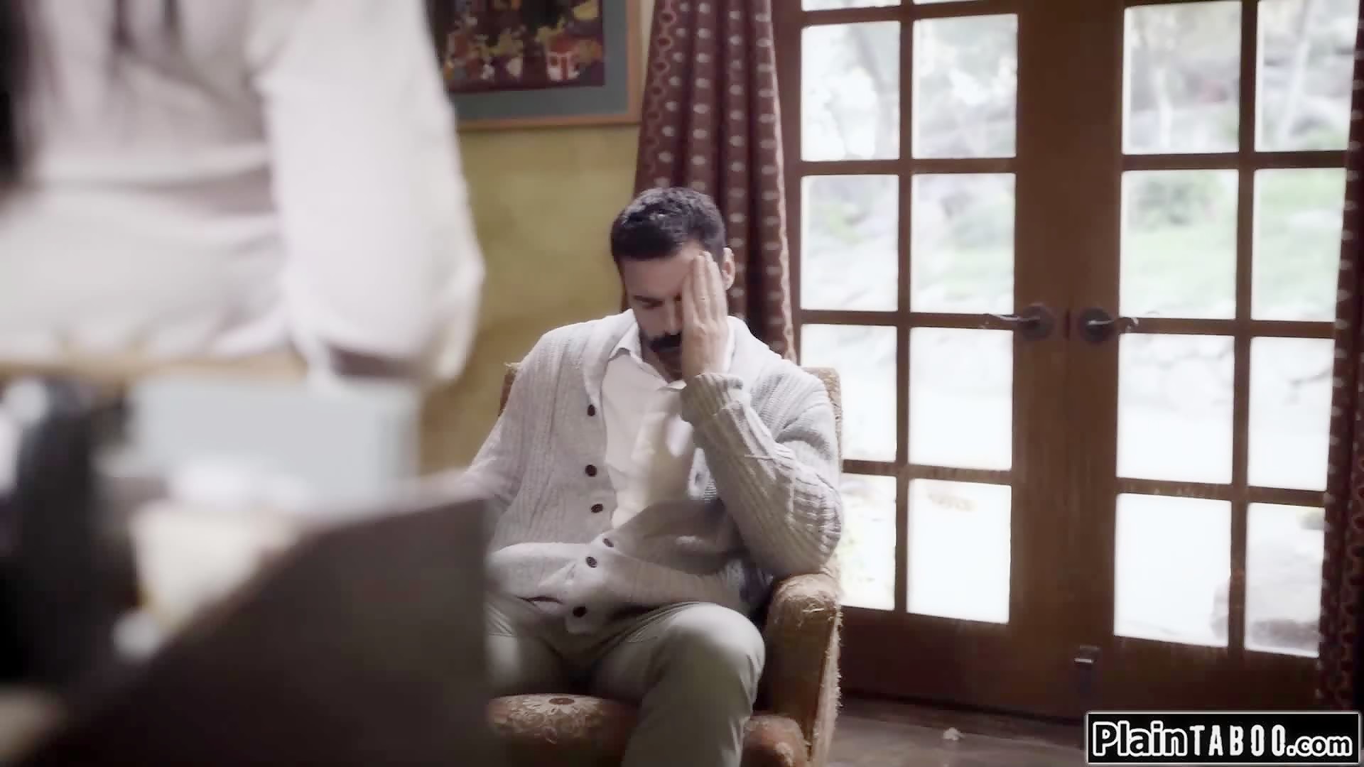 Milf shrink wants stepdaughter to fuck stepdad to get closer