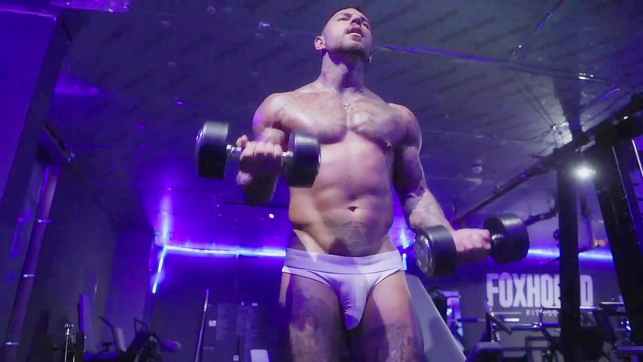 Hung muscle Sean jerks off