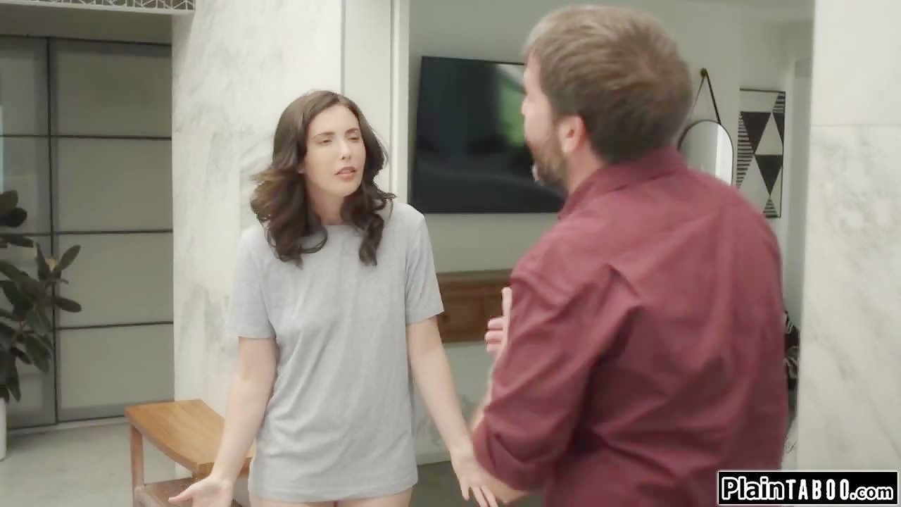 Petite wife slowly loosens up by professionals tender touch