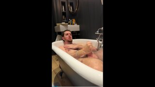 GirthMaster jerks off in the bathtub