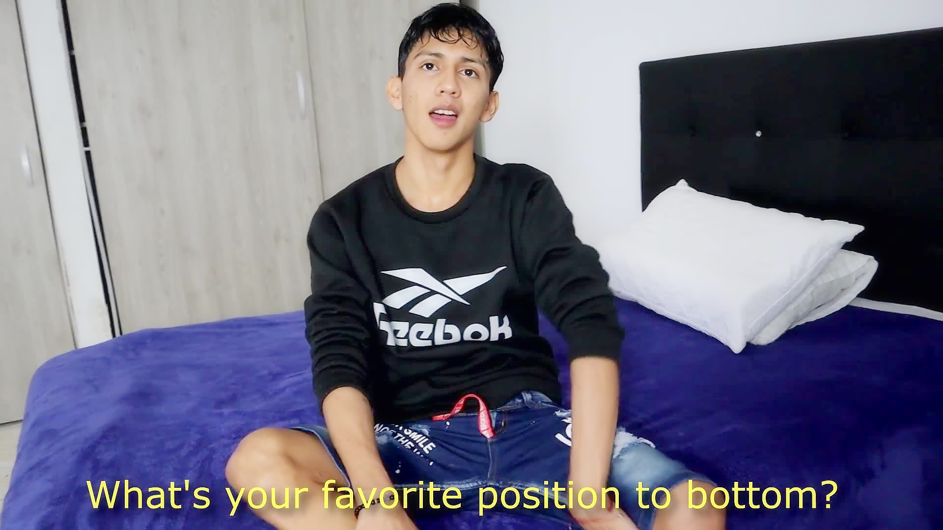 Bi wanker rubs one out 4 us