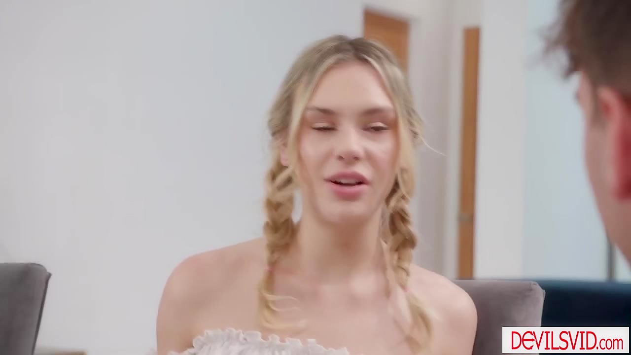 Crazy stepcousin waiting naked on the bed wanting to fuck me