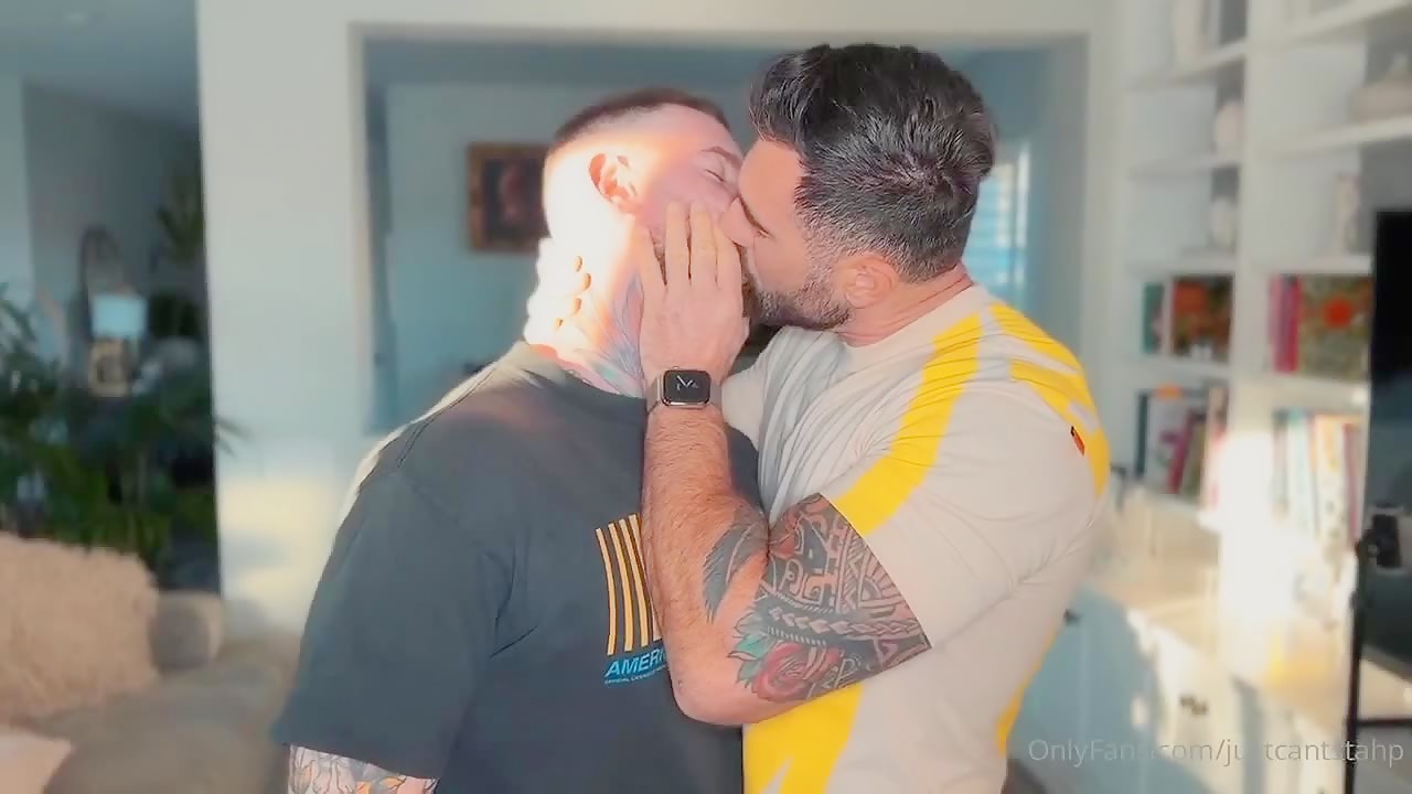 Bearded Sexy Muscle Buds Play