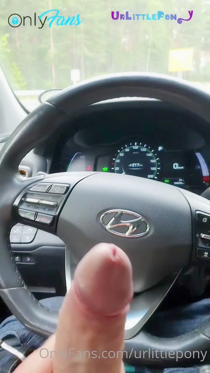 Ginger daddy cum in car