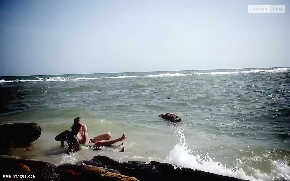 Hot  day  at  the  seaside