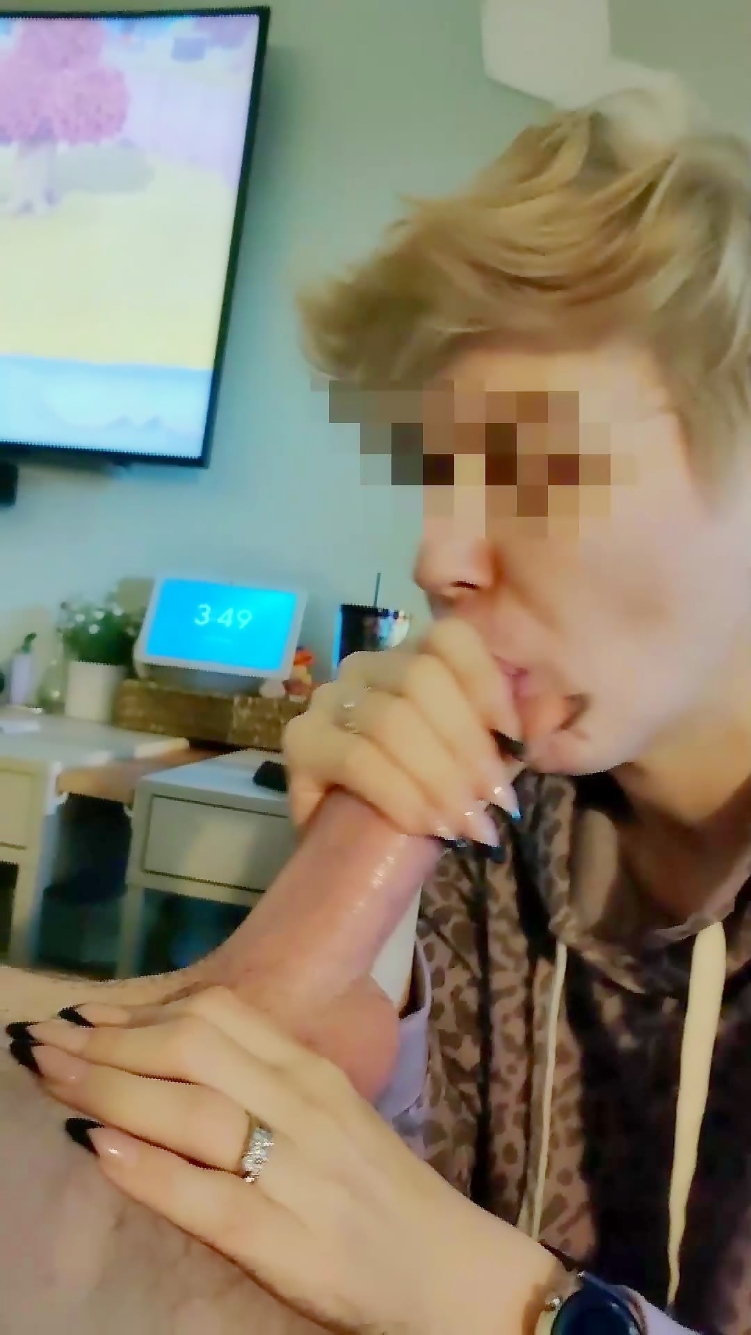 Cause a girl's gotta make some $