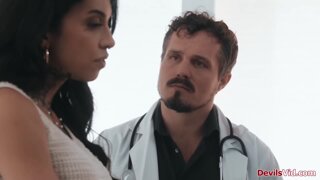 Doctor fucking big tits married patient