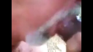 Je suce une grosse bite - partouze gay en plein air avec un ours amateur